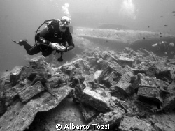 Thistlegorm
bombed area, munitions boxes by Alberto Tozzi 